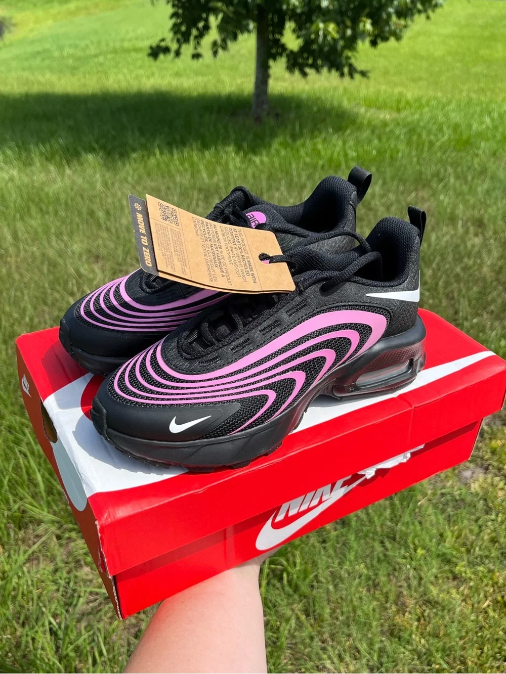 NWT 🔥💖 Nike Air Max Fire Black and Pink Wave-Pattern Athletic Sneakers Size 4.5